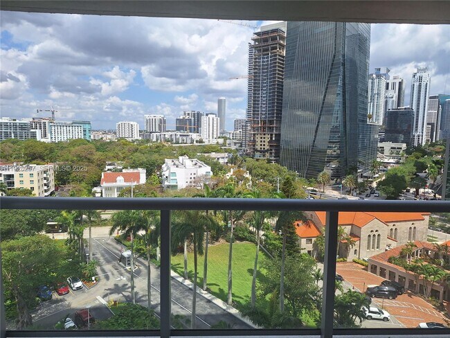 Building Photo - 1541 Brickell Ave