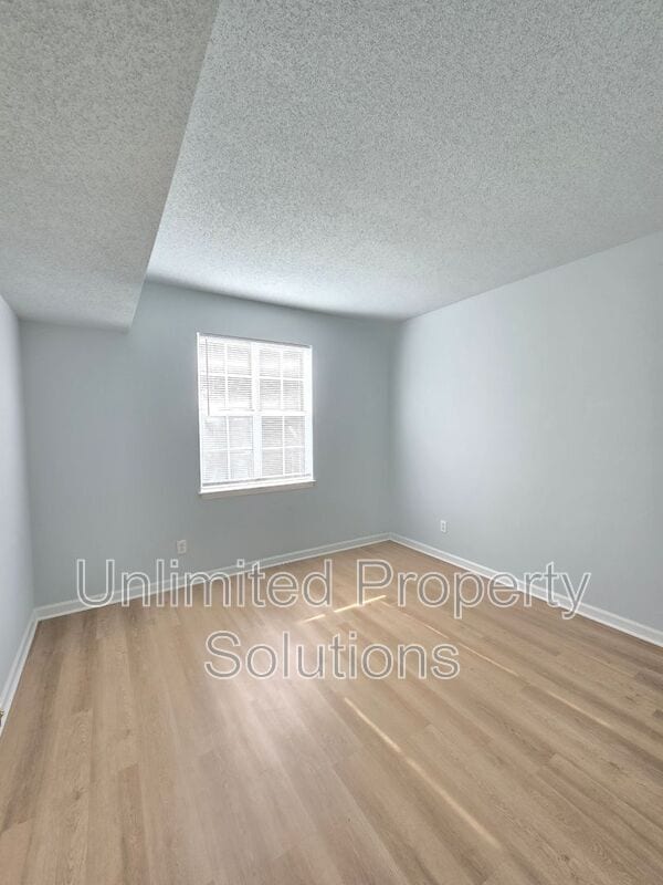 Building Photo - 733 Bragg Dr