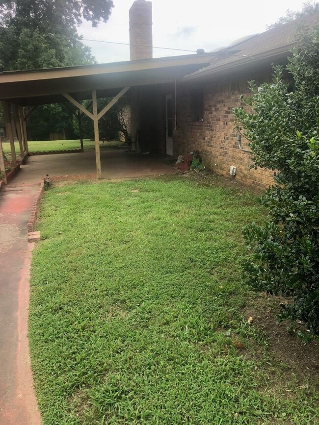 Building Photo - 335 Access Rd