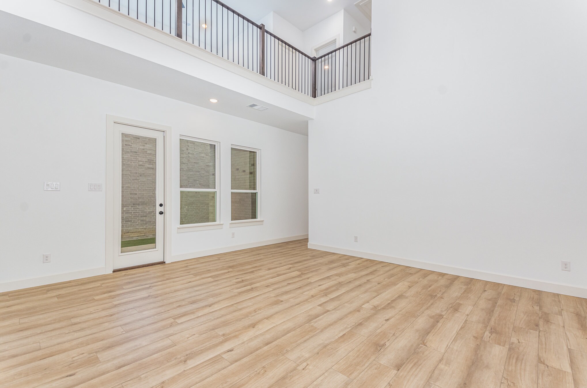 Building Photo - 9558 Hedge St