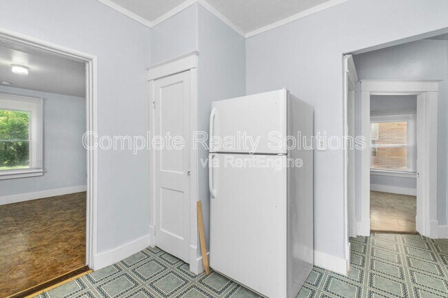Building Photo - 8896 Alva Ave