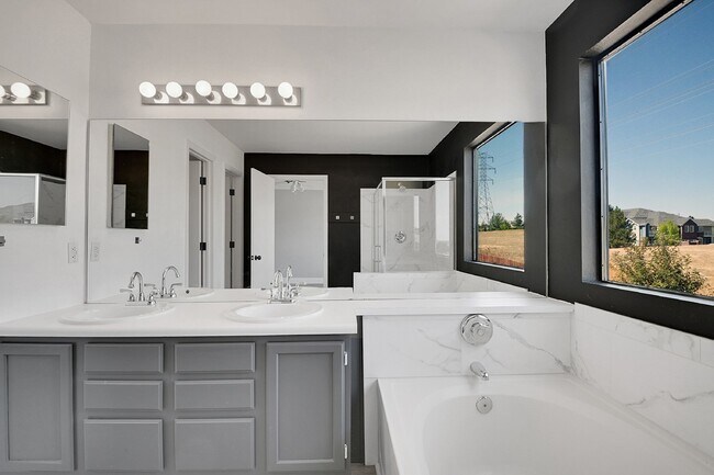 Building Photo - $3,040.95 - 3 Bed, 3-Bath Home in Aurora with In Unit Laundry and Central AC