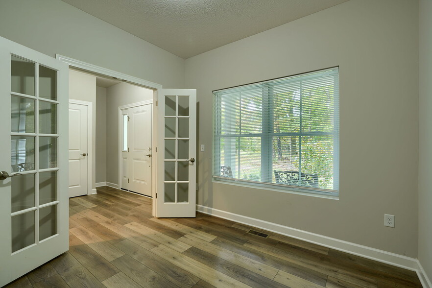 Building Photo - 275 Hyatts Rd