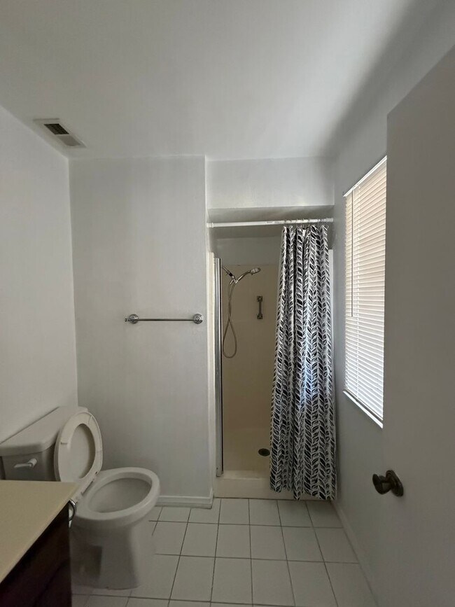 Building Photo - Wow Check out this 3 BD 2 BA SW Charmer near White Ln & Akers Road