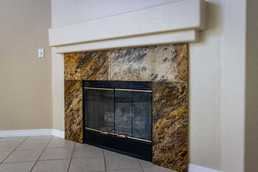 Building Photo - 625 Asilo