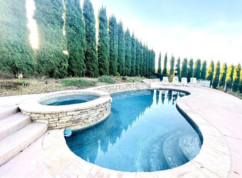 Building Photo - 1412 El Nido Dr