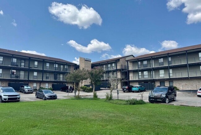 Building Photo - RENT RENTAL NEAR UL LAFAYETTE!