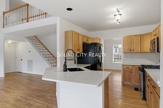 Building Photo - 5112 Bay Overlook Dr