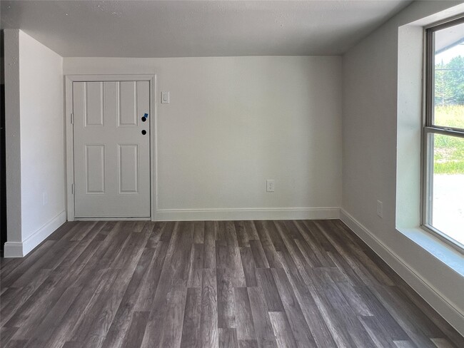 Building Photo - 201 Eastwood St