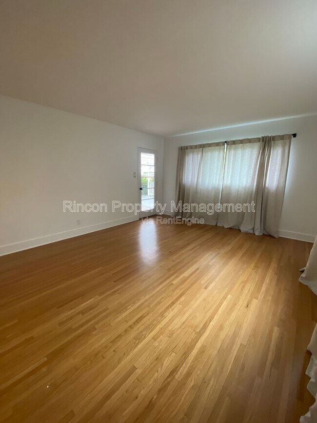 Building Photo - 373 Sierra Dr