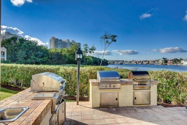 Building Photo - 3606 S Ocean Blvd