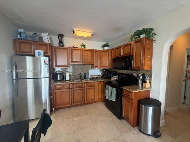 Building Photo - 5116 SW 57th Ave