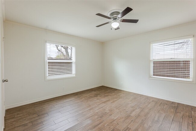 Building Photo - 11839 High Meadow Dr