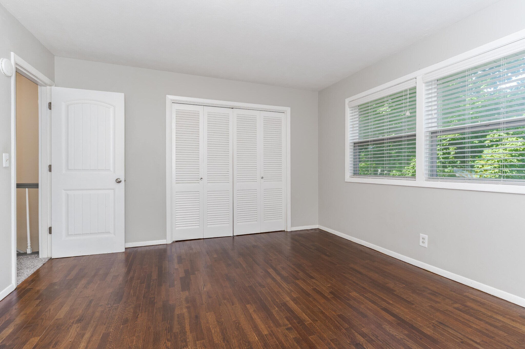 45N bedroom 2 - 45 Whites Plz