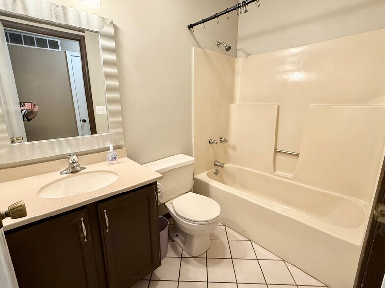 Building Photo - 2317 Independence Ct