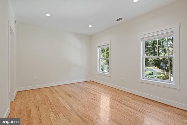 Building Photo - 922 Waterview Dr