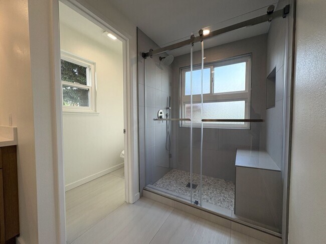 Building Photo - 3532 Rollingside Dr