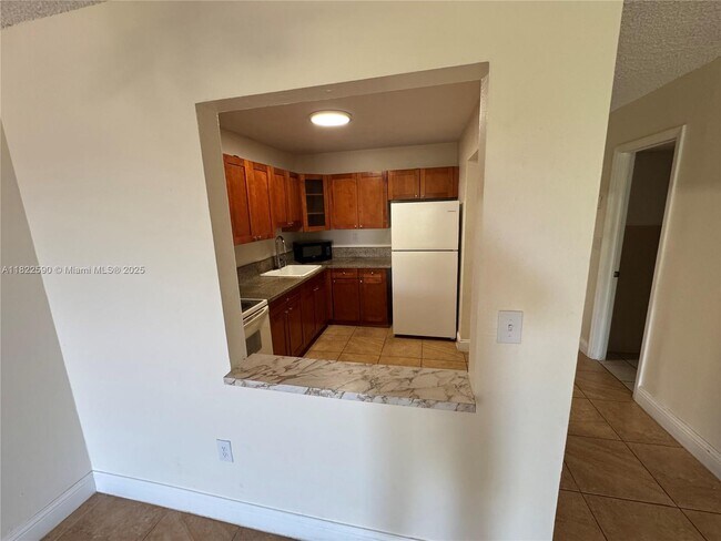 Building Photo - 1085 W 68th St