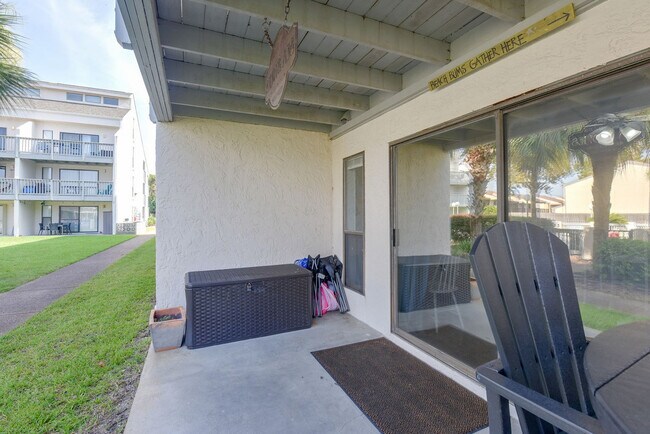 Building Photo - 17614 Front Beach Rd