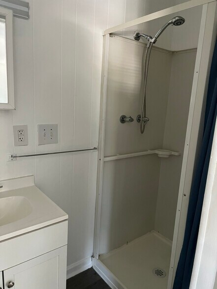 Building Photo - 1300 Stewart St