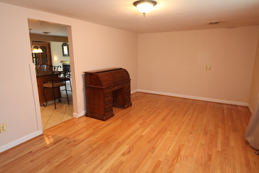 Building Photo - 31294 Kendale Rd