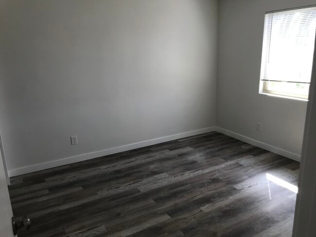 Building Photo - 3173 Rowena Ave