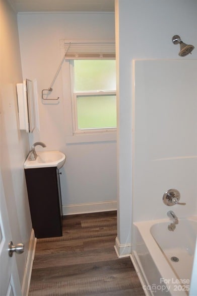 Building Photo - 511 S Elm St