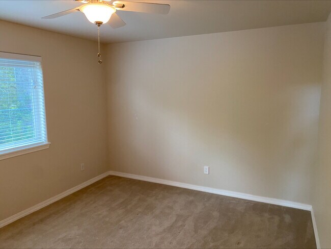 Building Photo - 148 Spruce Loop SW