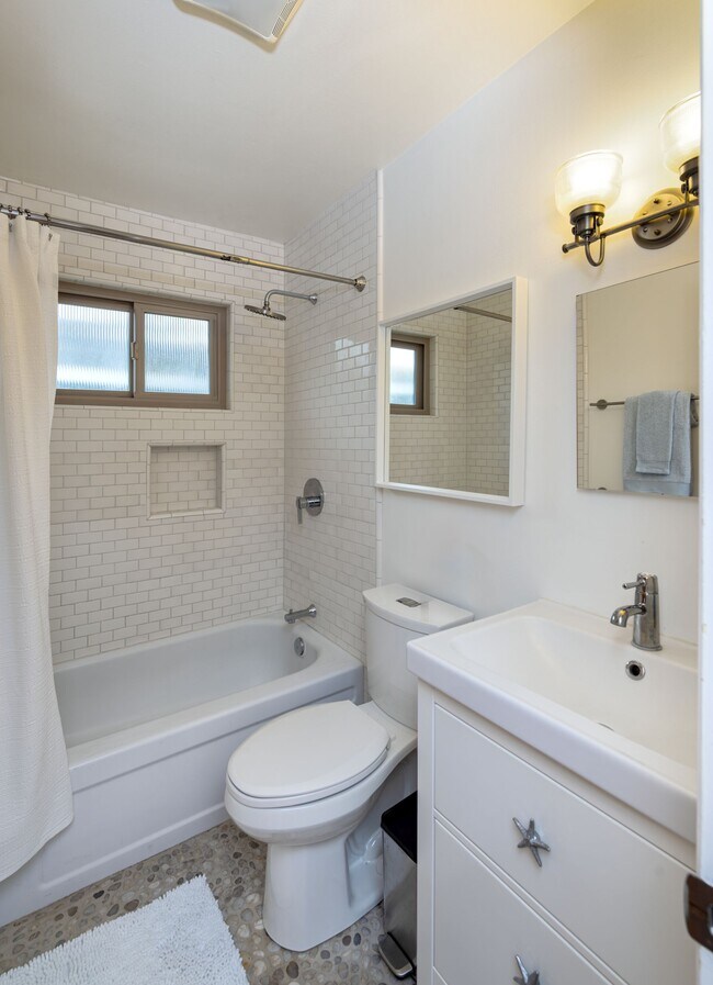 Building Photo - 4355 Diamond St