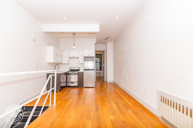 Building Photo - 233 Jefferson St