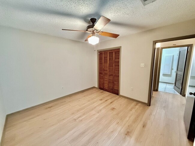 Building Photo - Spacious 3BR/2BA Home in Terre Haute – Fireplace, Garage, Fenced Yard + Lawn Care Included