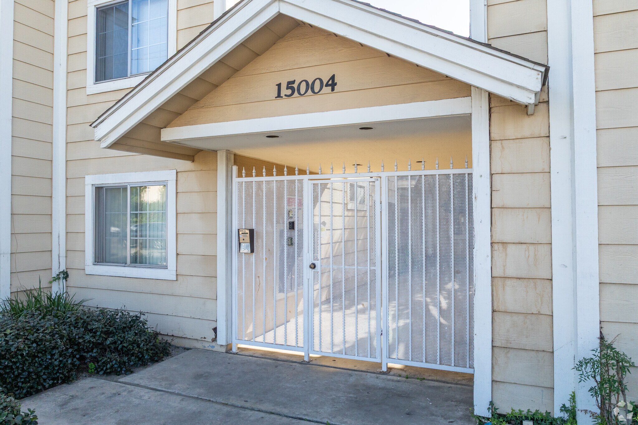 Entrance - 15004 Nordhoff St