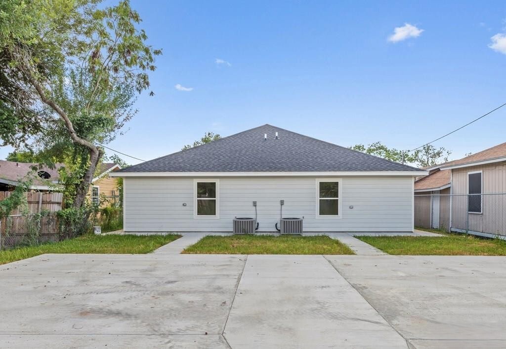 Building Photo - 835 E Taylor St