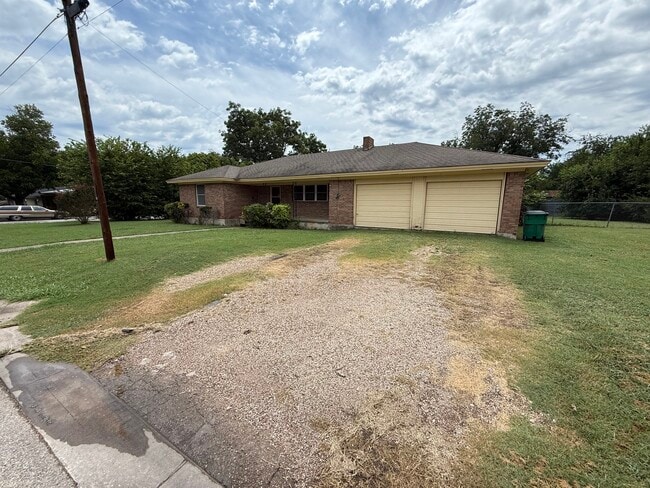Building Photo - 1002 Hackberry St