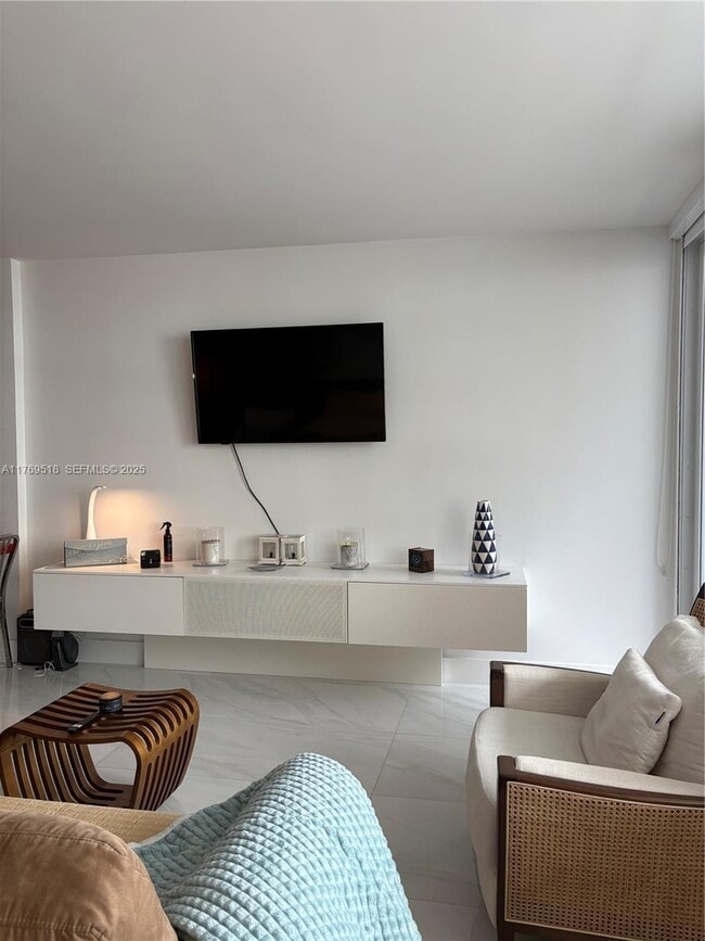 Building Photo - 100 Lincoln Rd