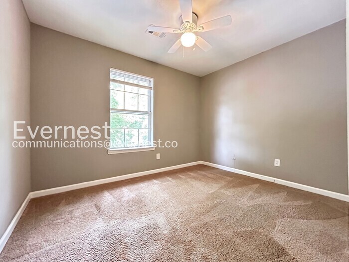 Building Photo - 396 Promenade Ct