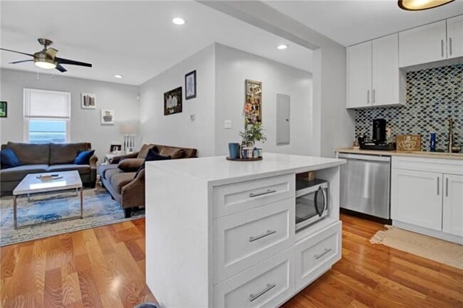 Building Photo - 1329 Plaza Ave SW