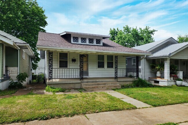 Building Photo - 5031 Dewey Ave