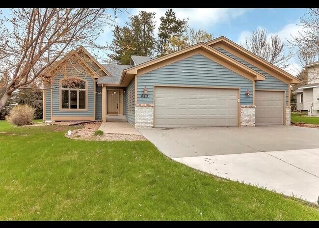 Primary Photo - 813 8th St N