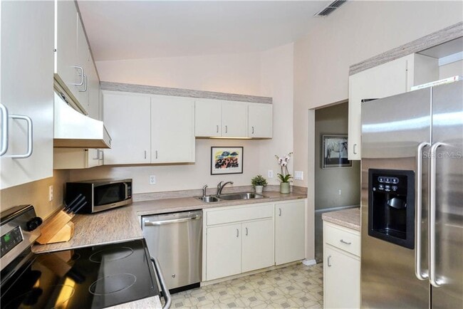 Building Photo - 220 Chartley Ct N