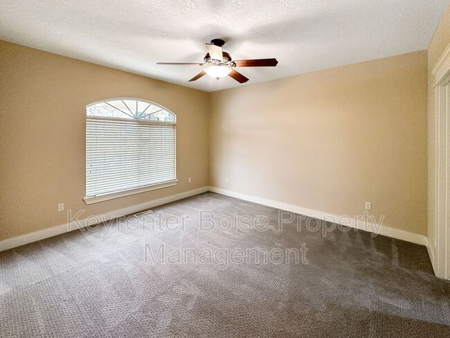 Building Photo - 2179 N Eagle Creek Ln