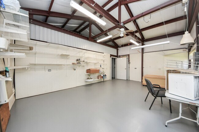 Building Photo - 3400 Surrey Ln