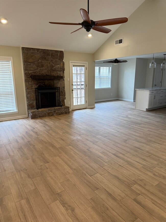 Building Photo - 8442 Farrah Ln