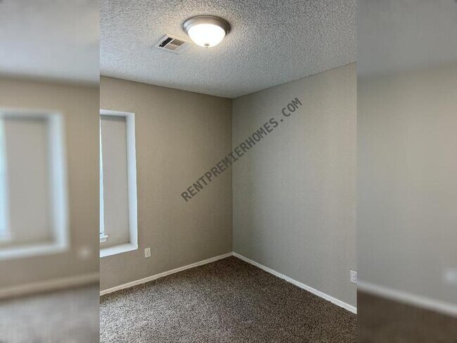 Building Photo - 8113 Cinnamon Teal Dr