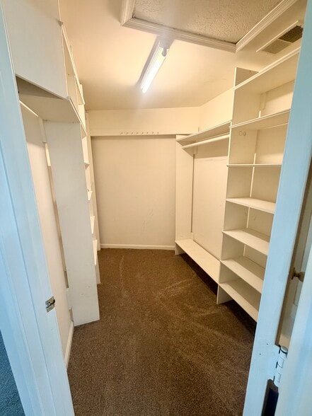 Building Photo - 5837 Norham Dr