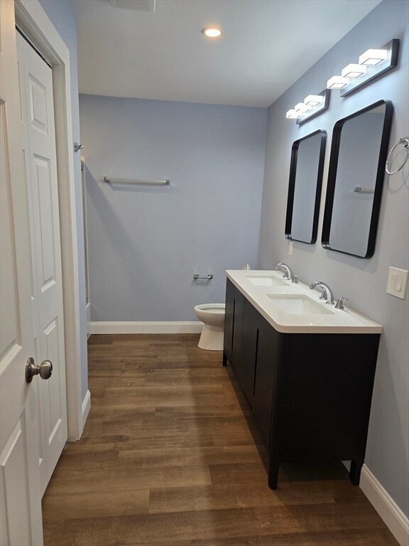 Building Photo - 715 River St