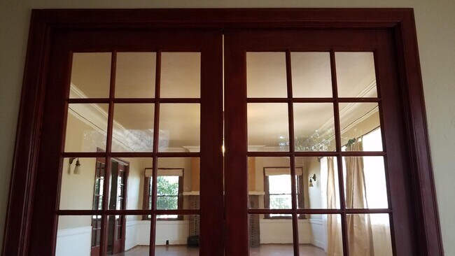 Building Photo - 515 5th St