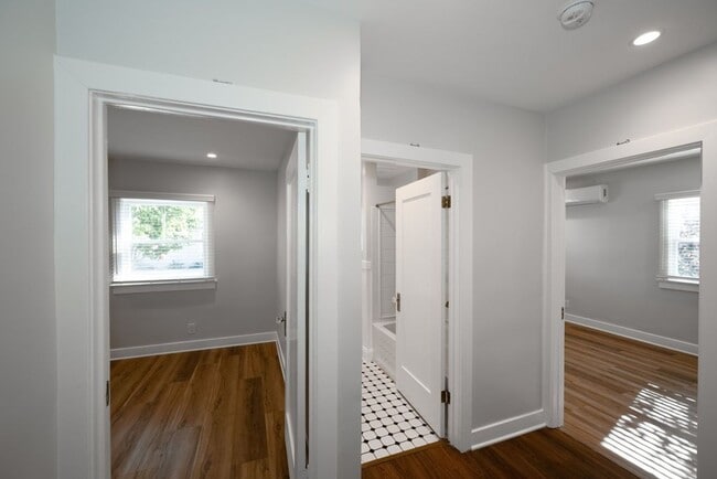 Building Photo - val540