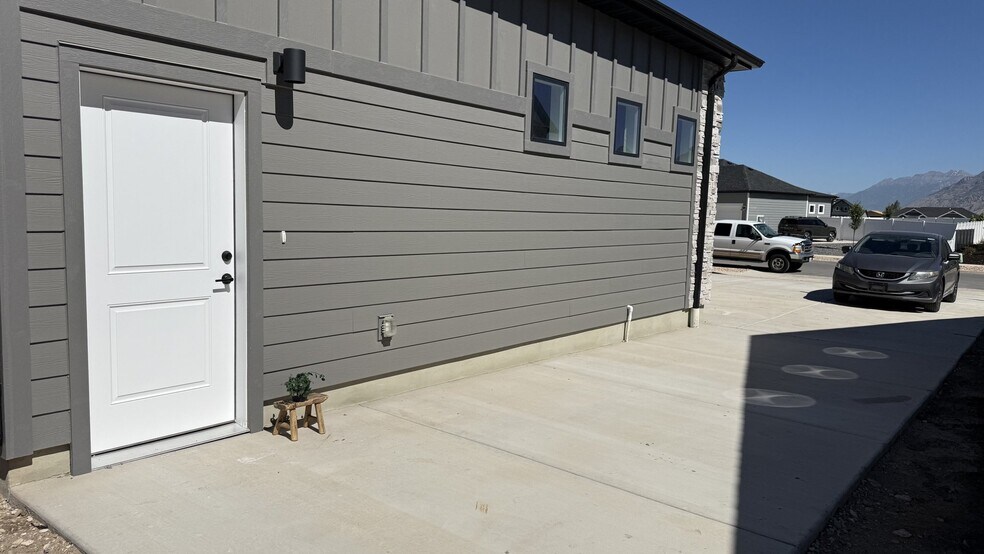 Building Photo - 3488 E 1120 S