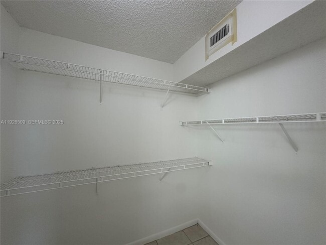 Building Photo - 2651 SE 19th Ct